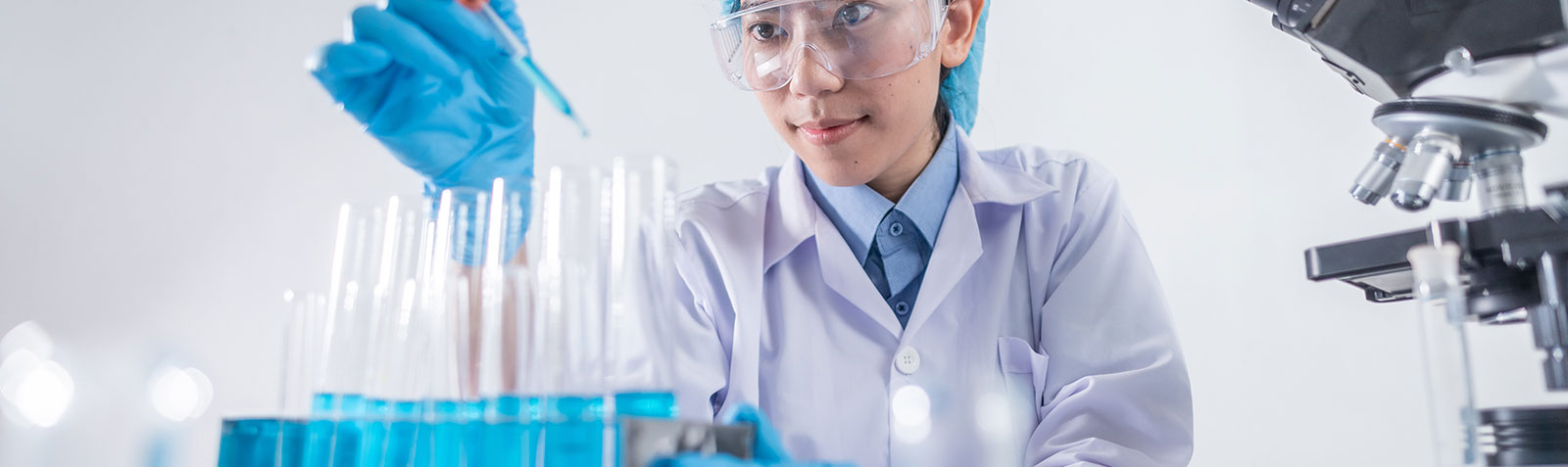   浙江化工可提供醫(yī)藥化工品路線研發(fā)、工藝路線優(yōu)化等專業(yè)技術(shù)支持服務(wù)，主要致力于技術(shù)壁壘高、難度大、附加值高的有機中間體和醫(yī)藥原料藥的工藝開發(fā)、優(yōu)化及雜質(zhì)定性等研究。浙江化工具有一支經(jīng)驗豐富的專家隊伍，致力于解決合成工藝方面的難題，為您提供技術(shù)支持。
<br>
我們長期致力于為各大藥企、科研機構(gòu)提供有機化學(xué)定制合成服務(wù)。主要針對醫(yī)藥、化工等領(lǐng)域的有機合成產(chǎn)品，為這些機構(gòu)提供新分子化學(xué)合成服務(wù)，解決這些研究機構(gòu)在開發(fā)新單體、新分子、新材料時所面臨的有機合成難題，加快研發(fā)進度，節(jié)約研究經(jīng)費，減少在化合物合成方面研究時間。